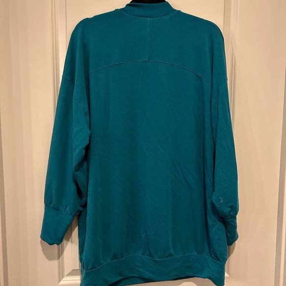 Teal Oversized Women's Top fabletics - Picture 4 of 5
